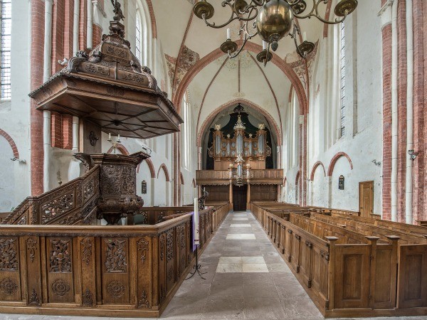 orgel Noordbroek in kerkzaal